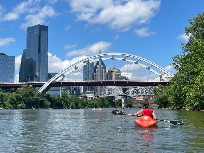Kayak The Cumberland River, Nashville