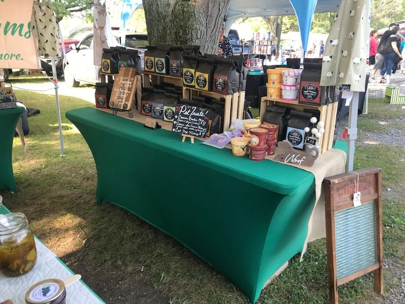 Food Vendors And Snack Stops That Fuel The Search