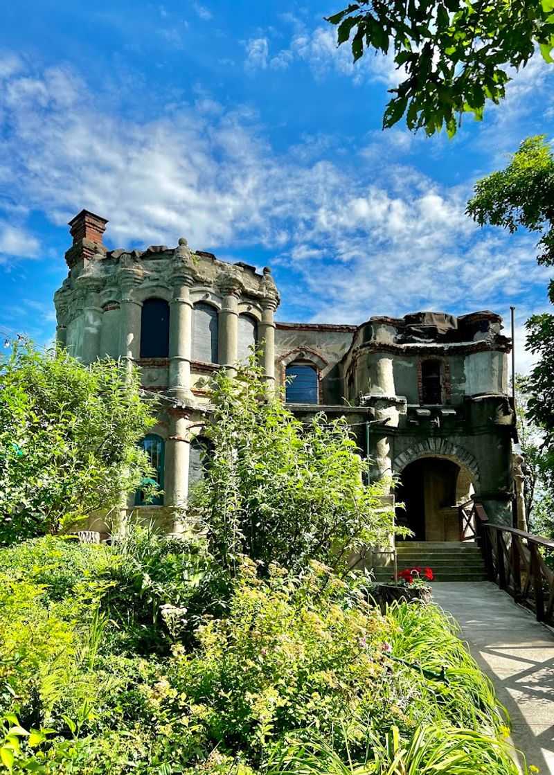 The Gardens And Residence That Most People Never Expect To Find