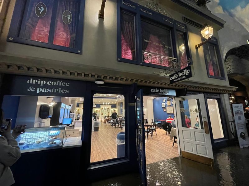 The Paris Theme Adds Extra Charm To Every Order