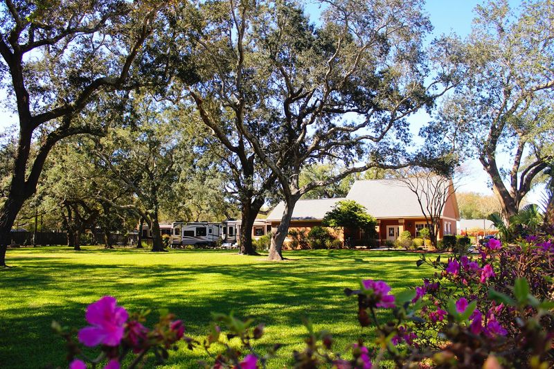 Majestic Oaks RV Resort