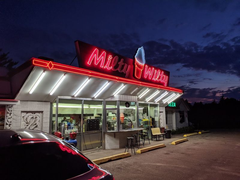 Milty Wilty Drive In, Wautoma