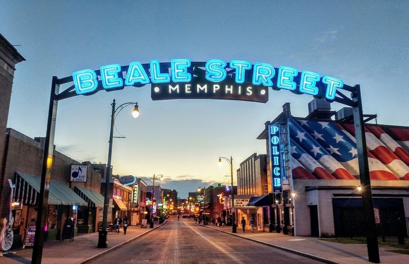 Explore Downtown Memphis On Foot