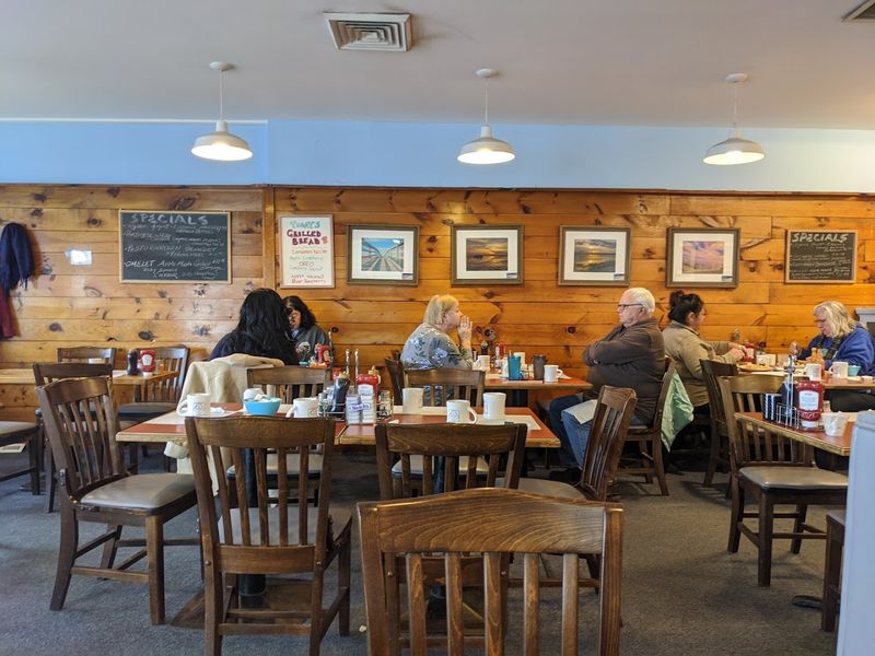 A Cozy Cape Cod Atmosphere That Feels Genuinely Welcoming
