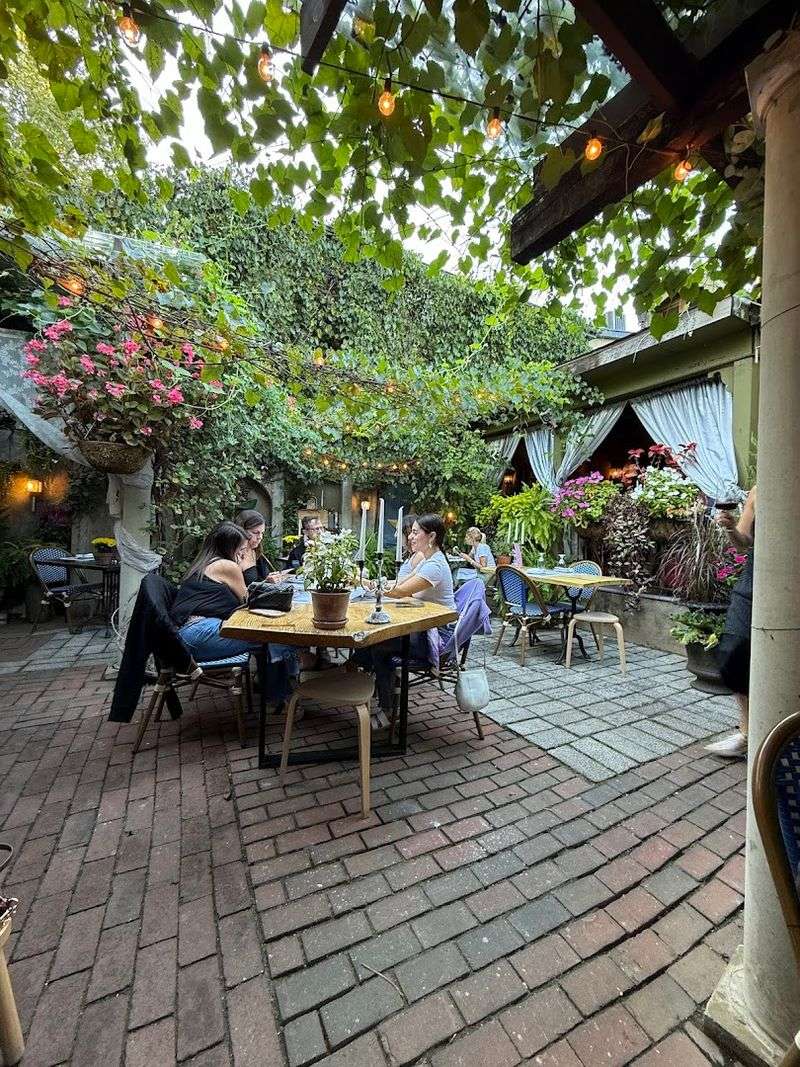 Zoubi Restaurant & Bar