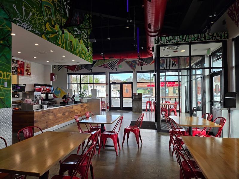 Dave's Hot Chicken, Newton