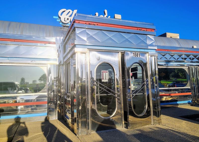 62 Classics' Diner