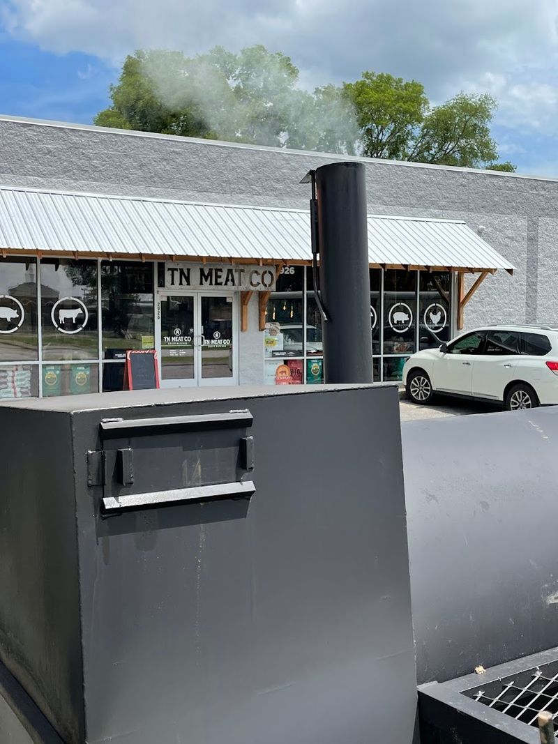 In-House Smoking Services And Ready-To-Eat Options