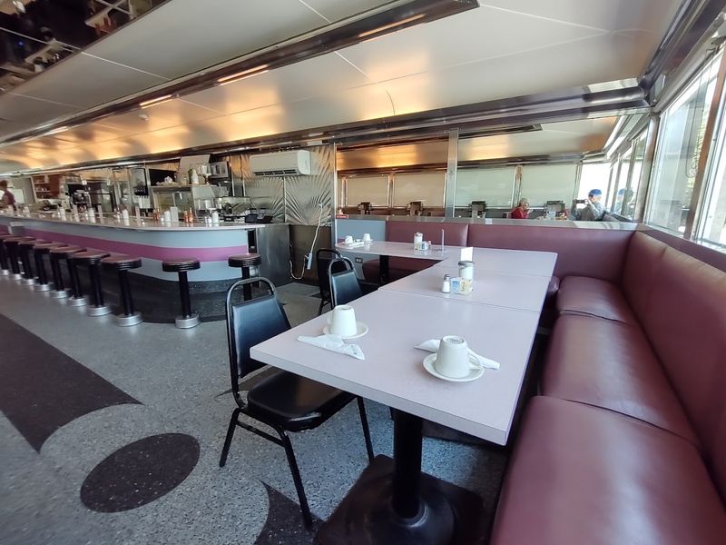 Makris Diner