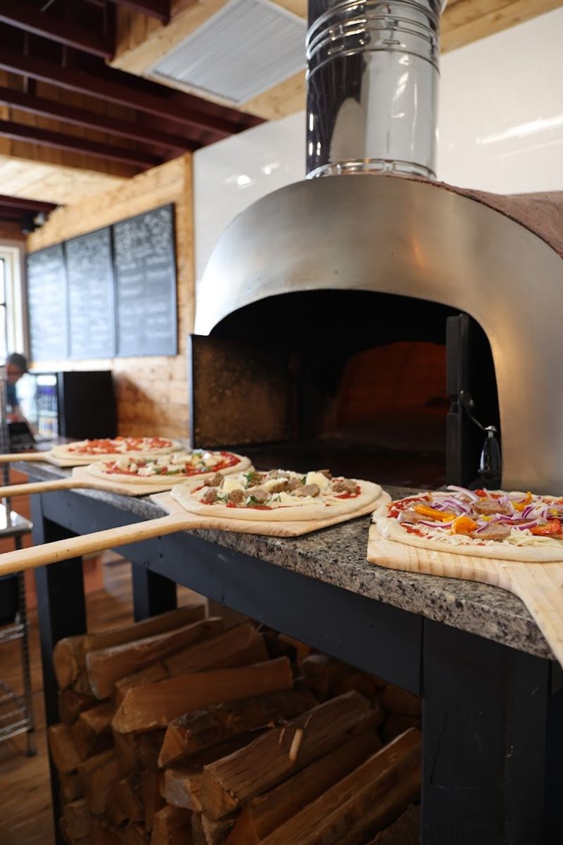 Luzia's Pizza Napoletana, Buzzards Bay