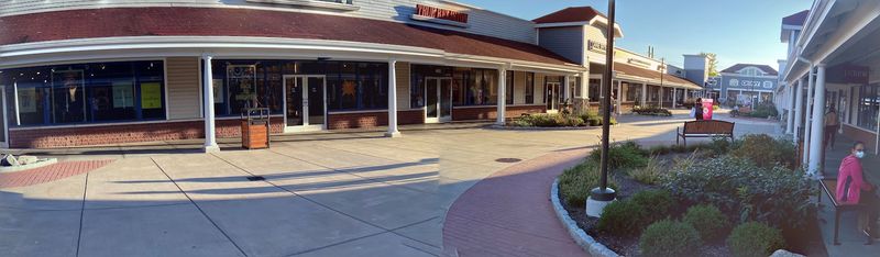 The Open-Air Layout And New England Village Atmosphere