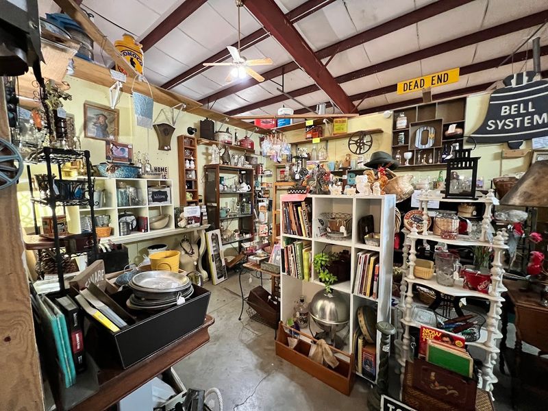112 Antique Mall, Cross Plains