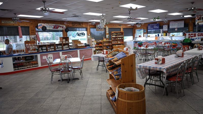 Strawberry Hill USA- PRODUCE SHED