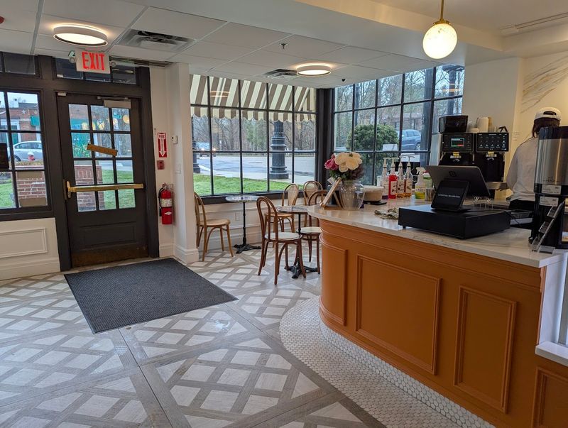 Le Petit Four Bakery, Wellesley Hills