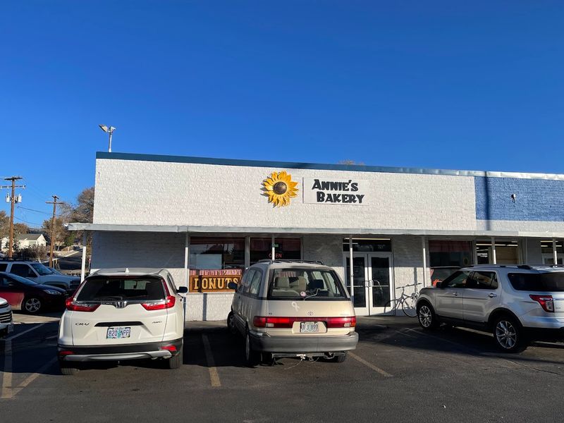 Annie's Bakery 