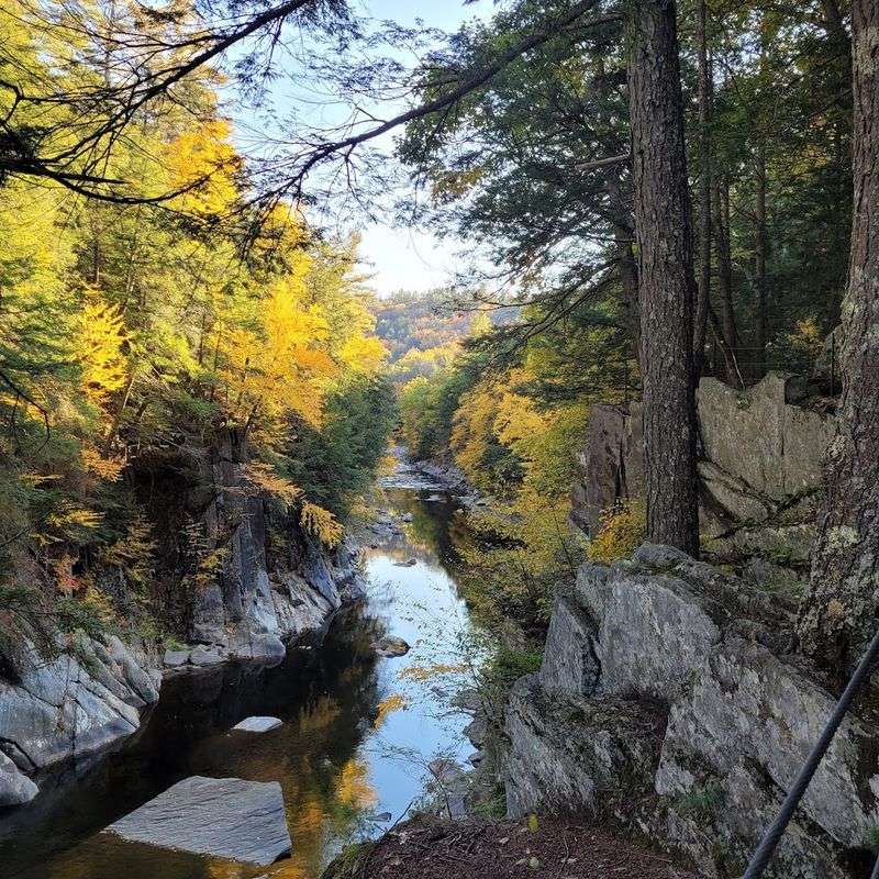 Chesterfield Gorge, Chesterfield