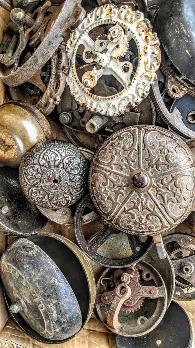 Spotting Valuable Items Among Vintage Merchandise