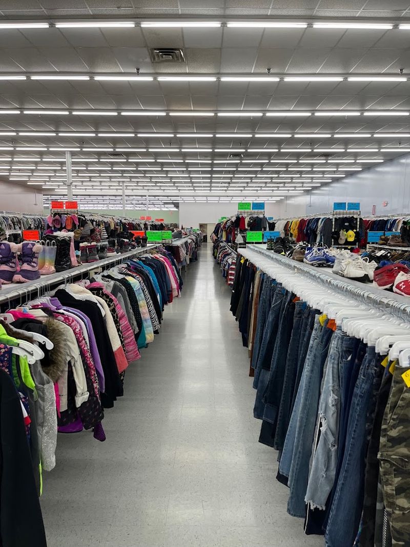 Village Discount Outlet, Westerville