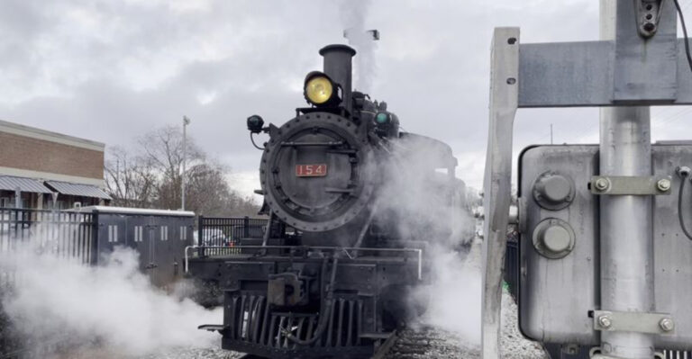 One Vintage Tennessee Steam Train Ride People Are Glad They Didn’t Skip