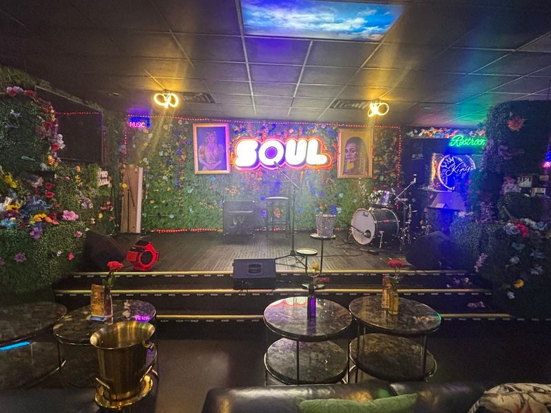 Live Entertainment And The Weekend Vibe