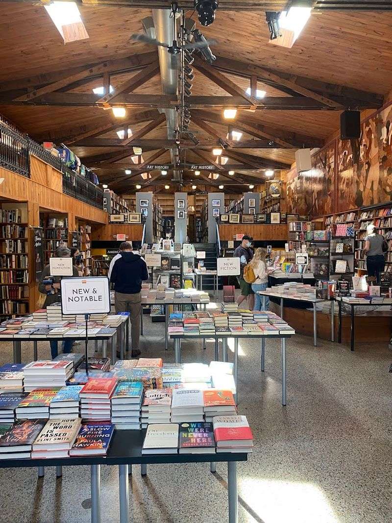 Seasonal Book Themes And Special Promotions