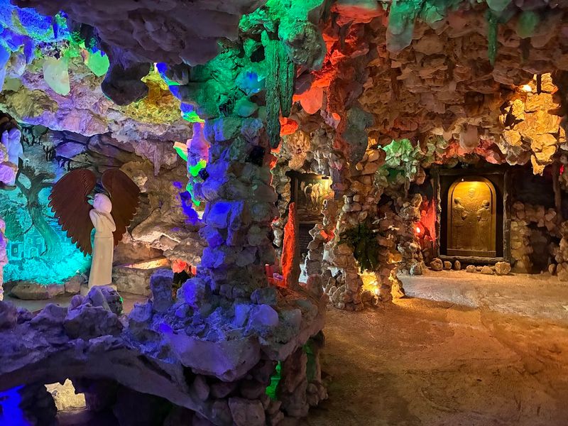 See The Crystal Shrine Grotto, Memphis