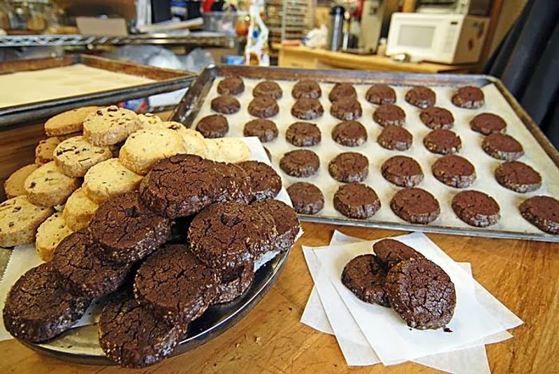 Cookies And Seasonal Treats Worth Seeking Out