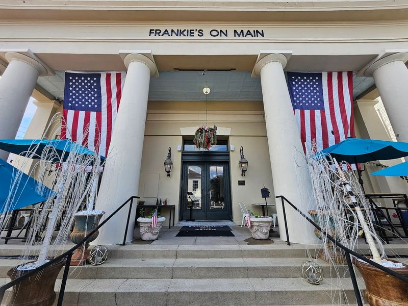 Frankie's On Main