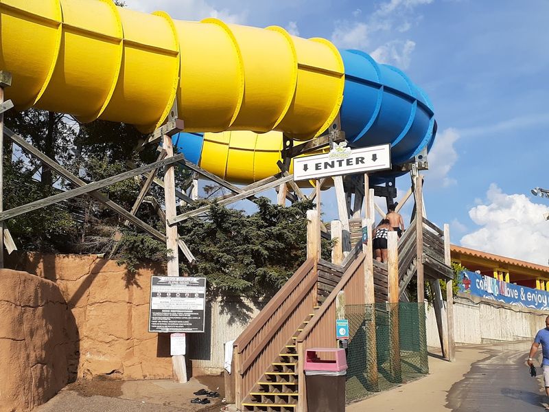 Scorpion's Tail Drops Riders Into A Near-Vertical Loop