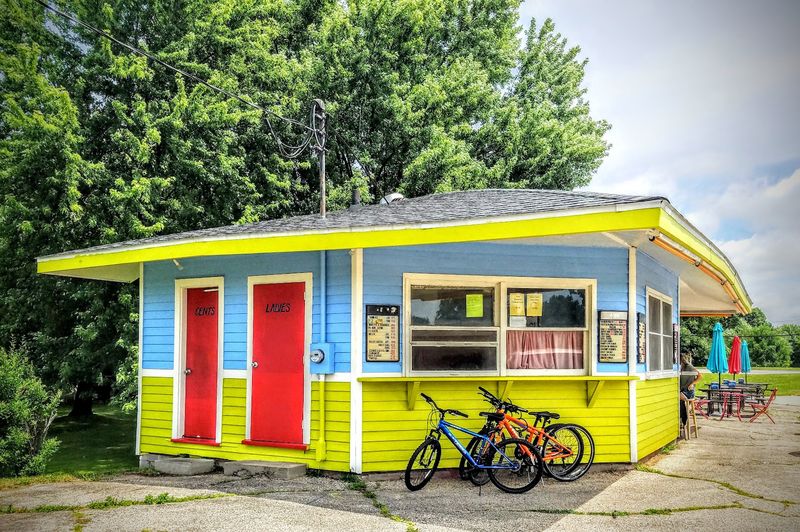 Mullins Short Stop Drive In, Cumberland
