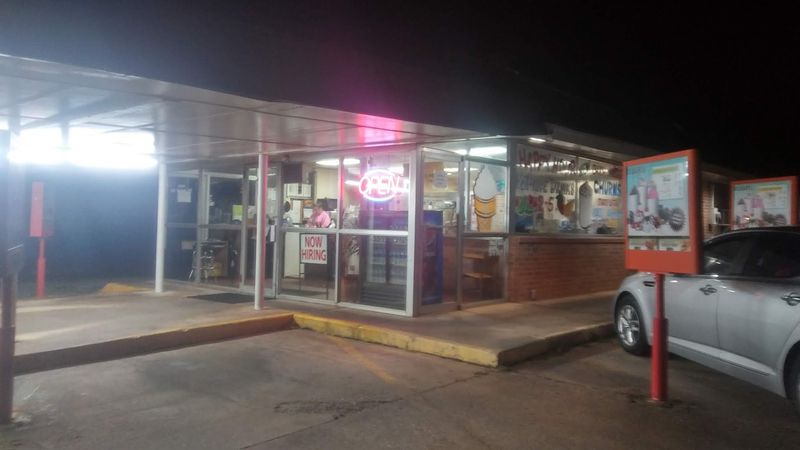 The Drive-Thru That Keeps Locals Coming Back Fast