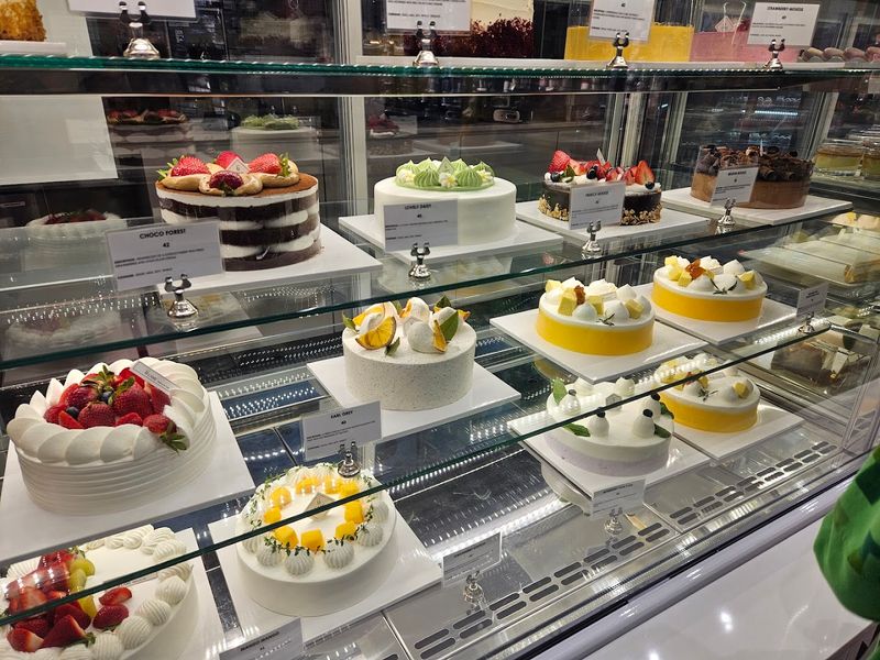 The Food Court That Has The Whole Neighborhood Talking