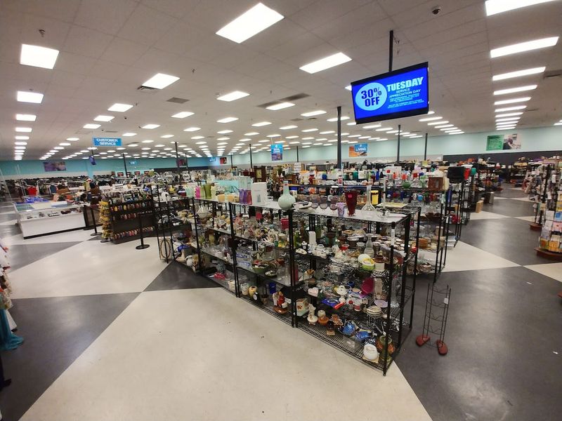 Teachers, First Responders, And Military Shoppers Get A Discount