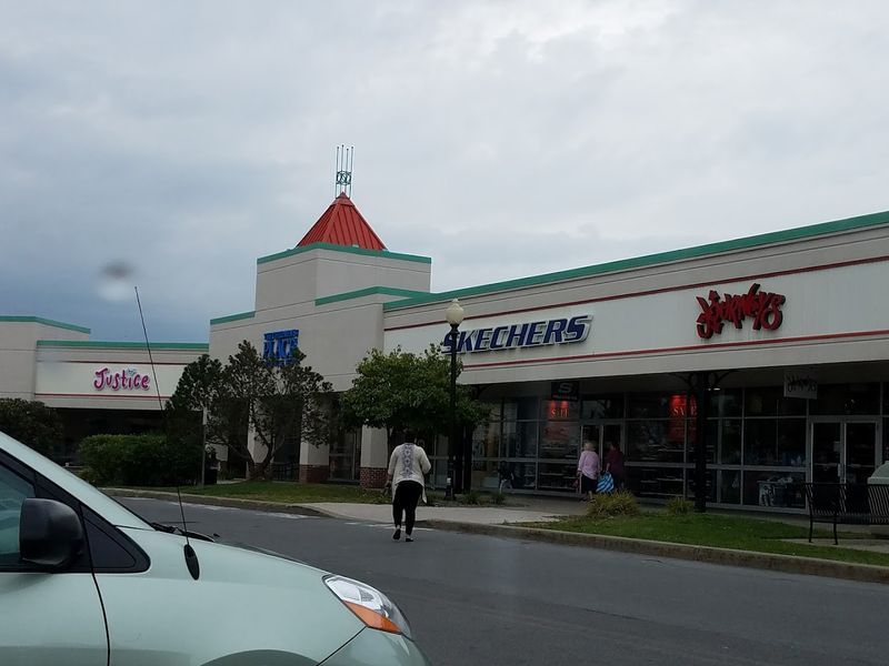 Why Finger Lakes Premium Outlets Belongs On Your New York Bucket List