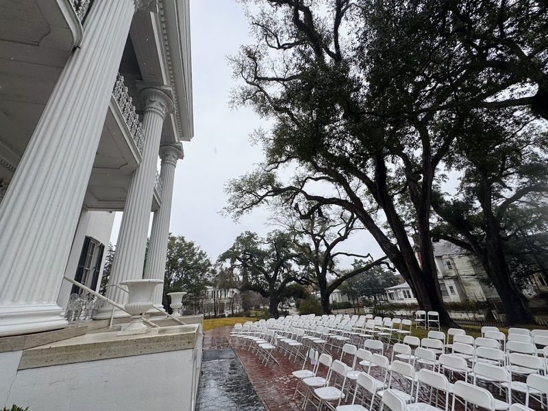 Columns That Could Make An Architect Weep