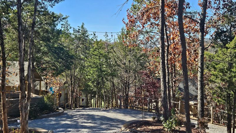 Proximity To Dollywood And Sevierville Attractions