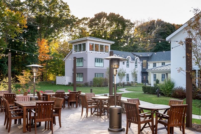 Grove At Briar Barn Inn, Rowley
