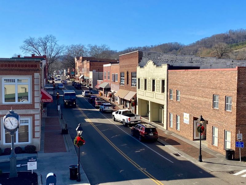 The Historic Downtown District And Federal-Style Architecture