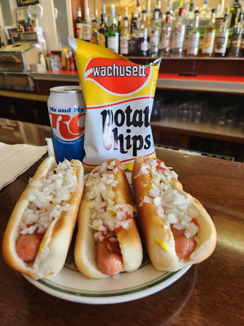What To Know Before Visiting George's Coney Island For The First Time