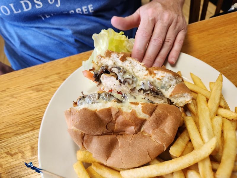 The Lunch Options Worth Sticking Around For