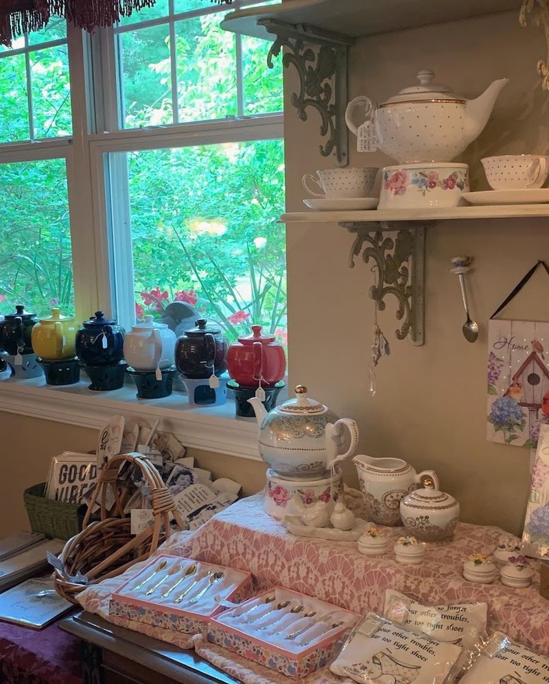 A Wisconsin Tea Room With Countryside Energy