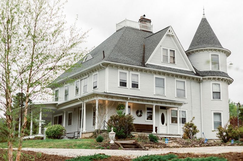Small-Town Hospitality That Visitors Remember Long After They Leave