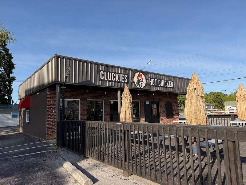 Cluckies Hot Chicken, Johnson City