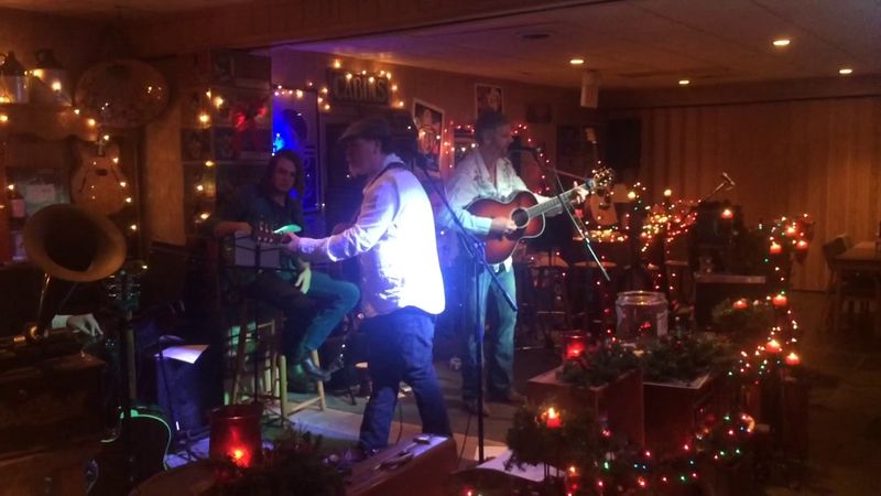 Live Music Nights That Add To The Atmosphere