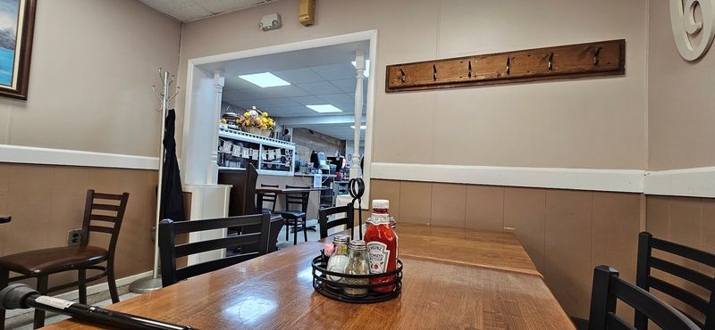 Where To Find This Creekside Seafood Spot