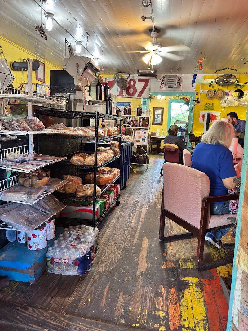 The Tomato Place: A Vicksburg Original Worth Every Detour