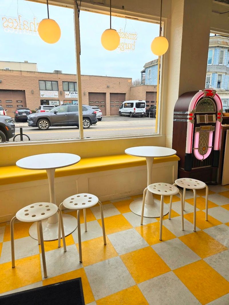 Yeanie's Burgers And Social, Dorchester