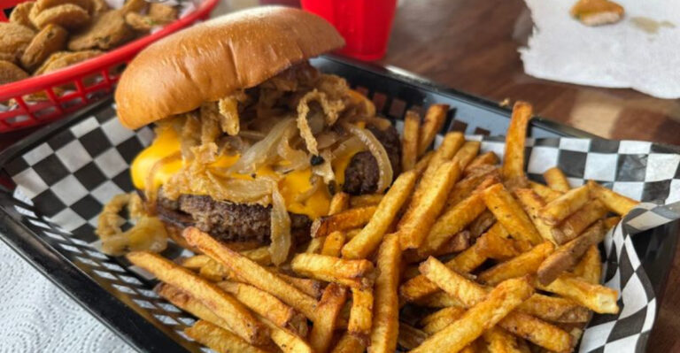 The Massive Cheeseburger At This Oklahoma Restaurant Draws Hungry Travelers