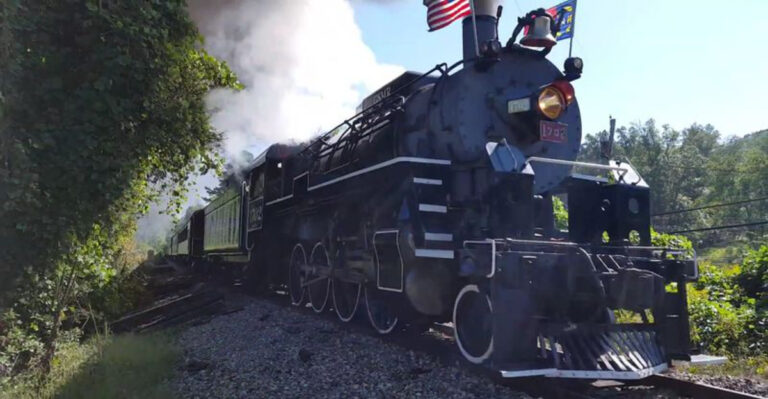 The North Carolina Train Day Trip That Turns The Ride Into A Mini Vacation