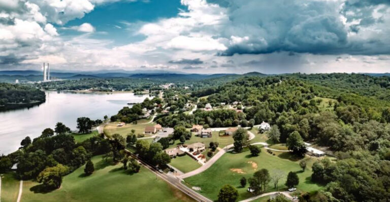 The Relaxing Tennessee Town That Makes Everyday Life Fade Away